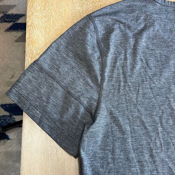Lululemon performance tee - Picture 6 of 8
